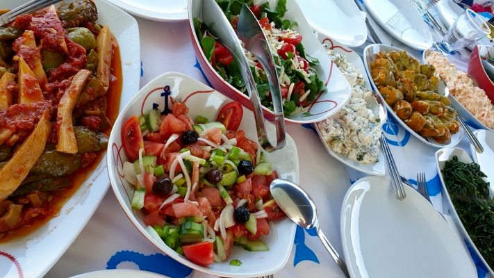 Yat Günlük Turlarımız 5 tekne turu yemekleri5